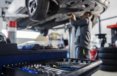 High-Performing Nassau Auto Repair Center: $1M+ Sales, $315K Net, Main Street Location, Semi-Absentee, Seller Financing! Turnkey Deal!